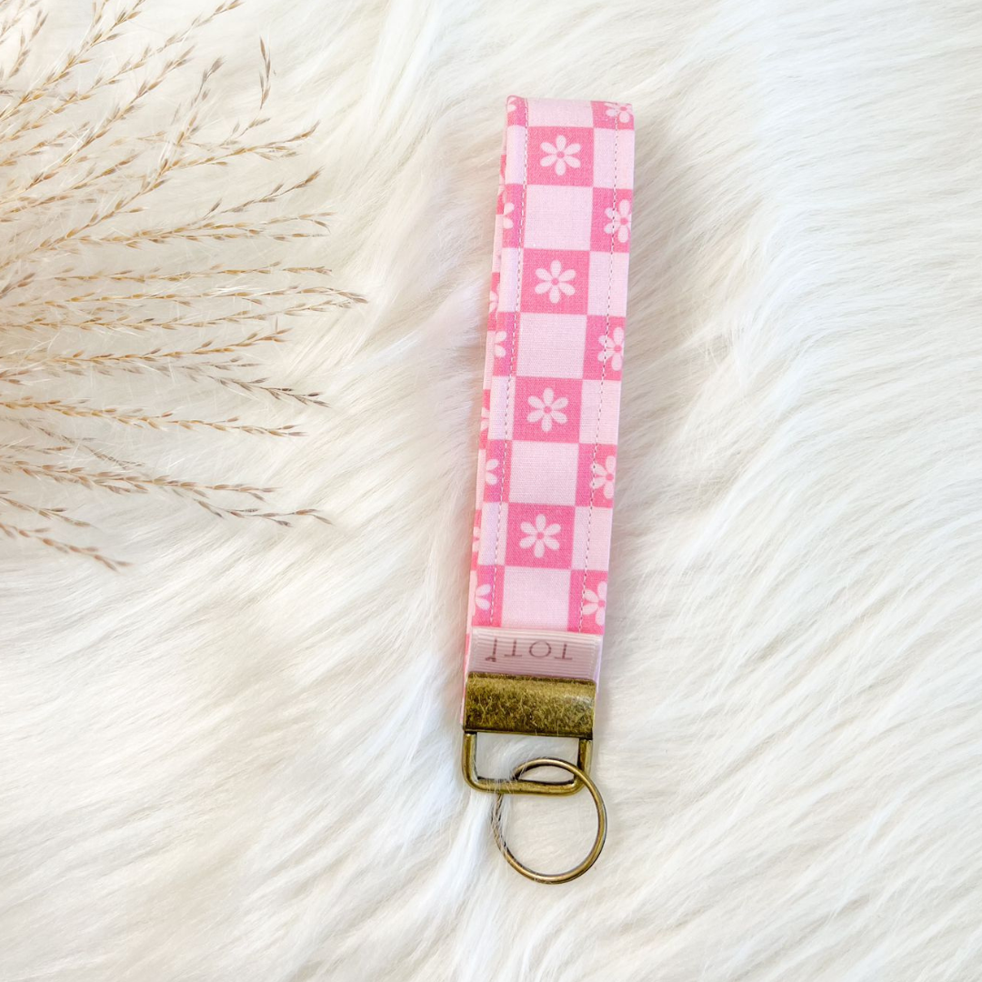 Wristlet Keychains, Fob Daisy Wristlet, Custom keychains, Handmade, Pink Wavy Checkered retro