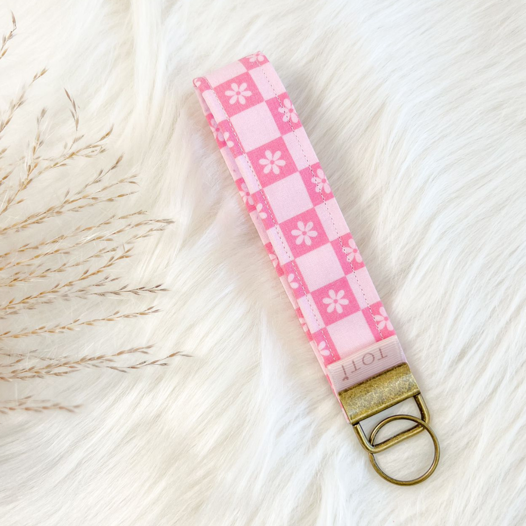 Wristlet Keychains, Fob Daisy Wristlet, Custom keychains, Handmade, Pink Wavy Checkered retro