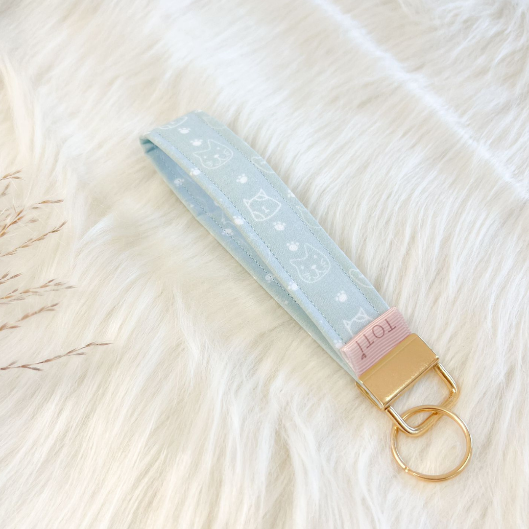 Wristlet Keychains, Fob Daisy Wristlet, Custom keychains, Handmade, Light Blue Kitty