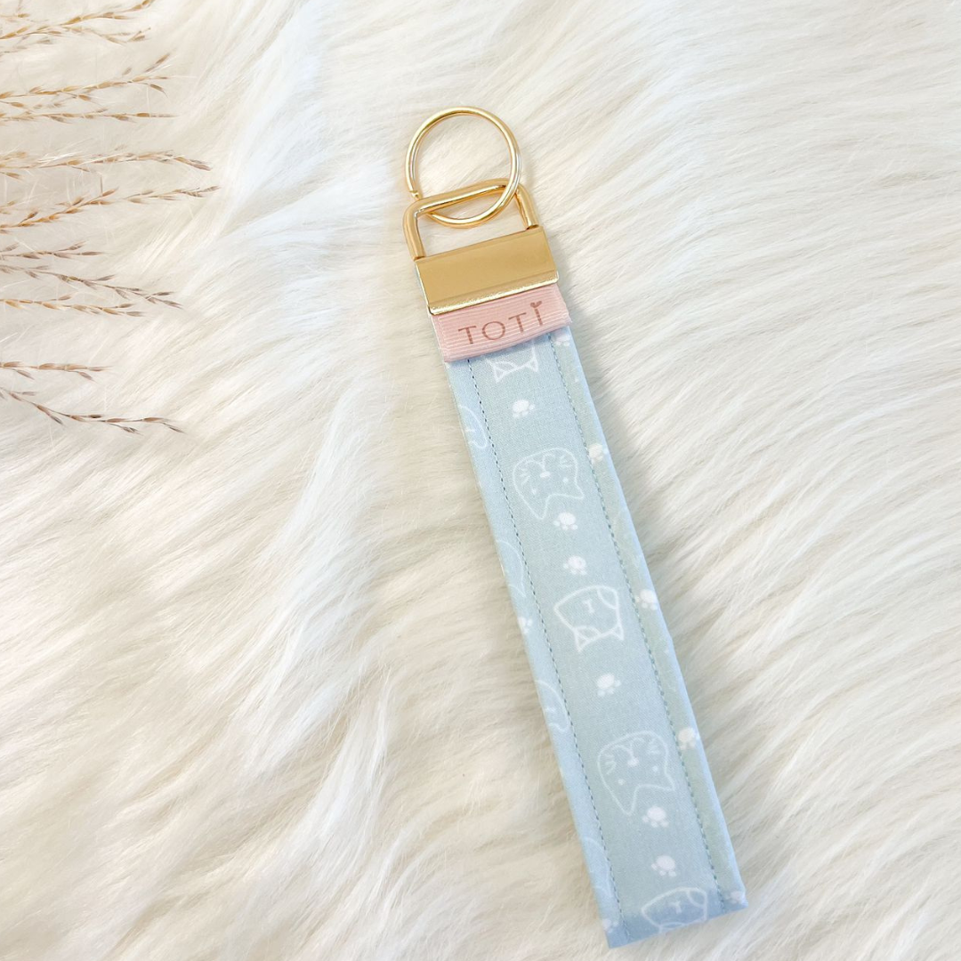 Wristlet Keychains, Fob Daisy Wristlet, Custom keychains, Handmade, Light Blue Kitty