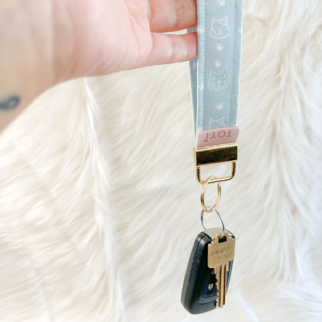 Wristlet Keychains, Fob Daisy Wristlet, Custom keychains, Handmade, Light Blue Kitty