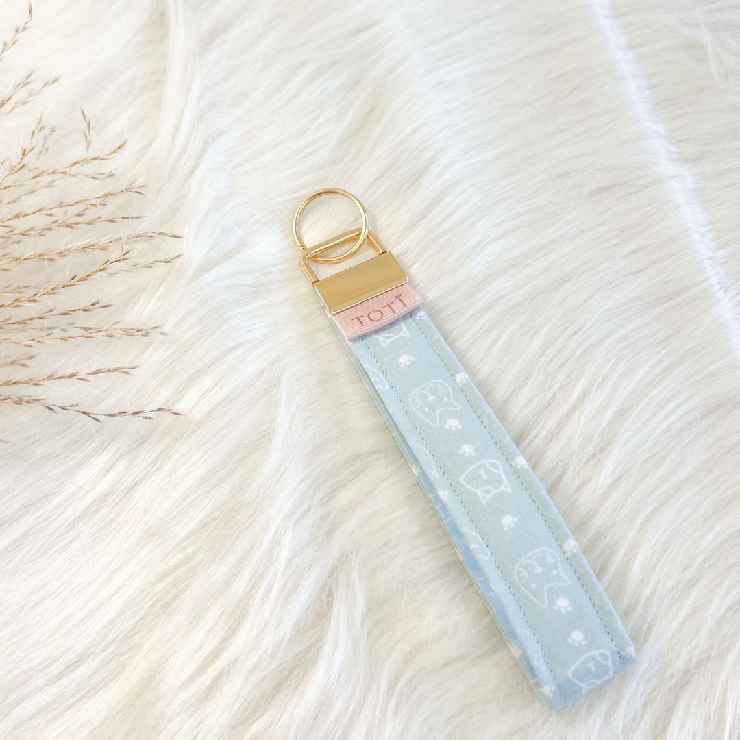 Wristlet Keychains, Fob Daisy Wristlet, Custom keychains, Handmade, Light Blue Kitty